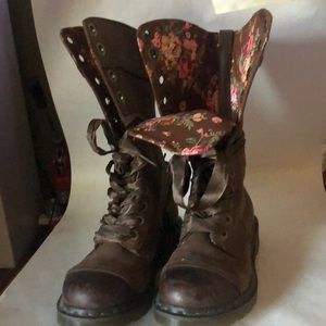 Dr Martin’s Triumph1914 lace up boot Brown/floral